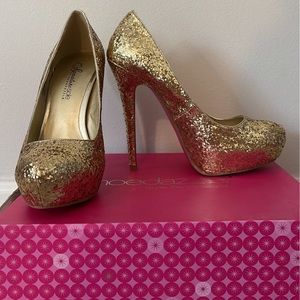 Shoe Dazzle Gold Chamagne Heels with Signature Sole